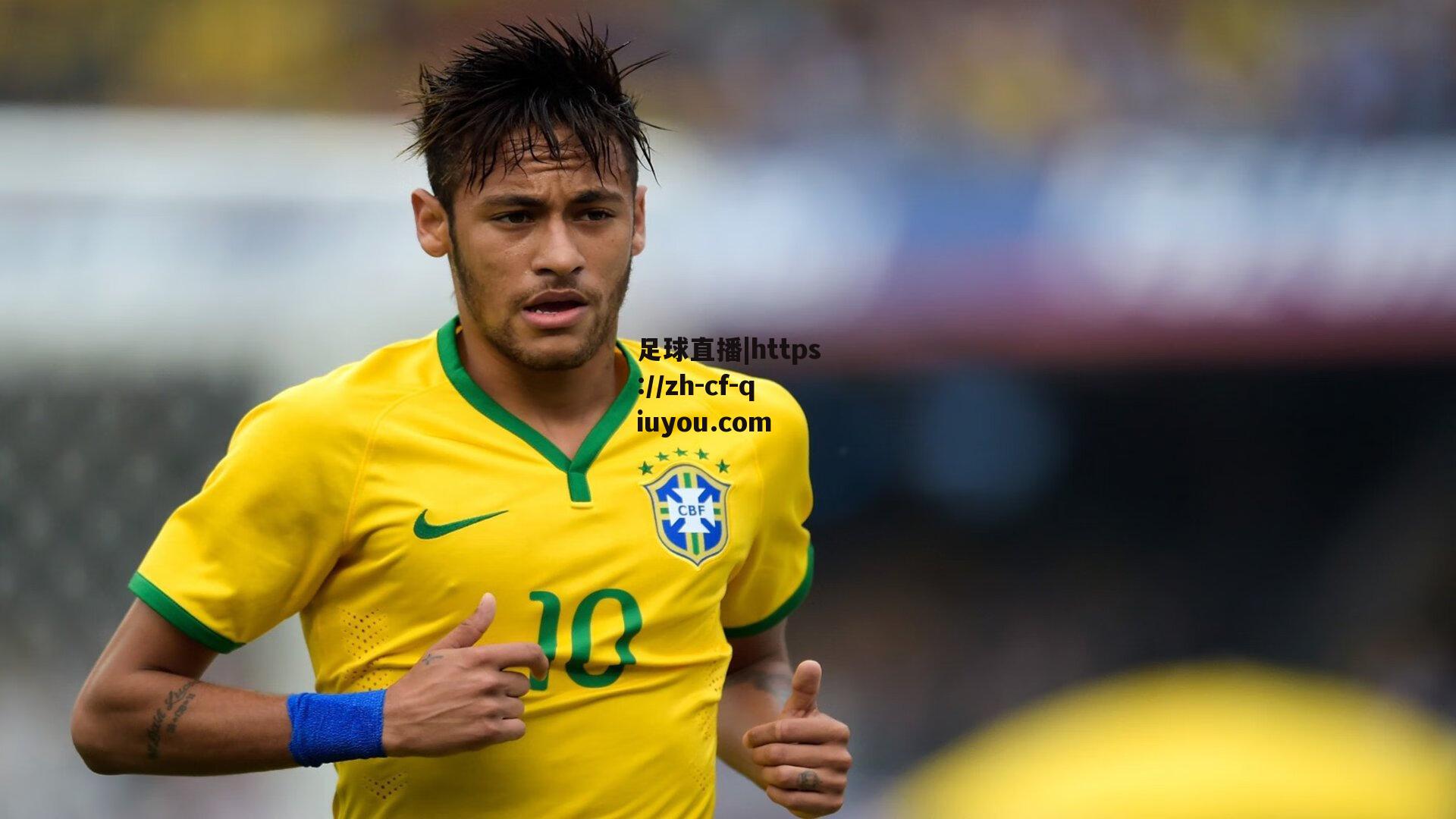 内维尔参观热刺主场惊叹，我踢球时爸妈能坐这么好的包厢就好了